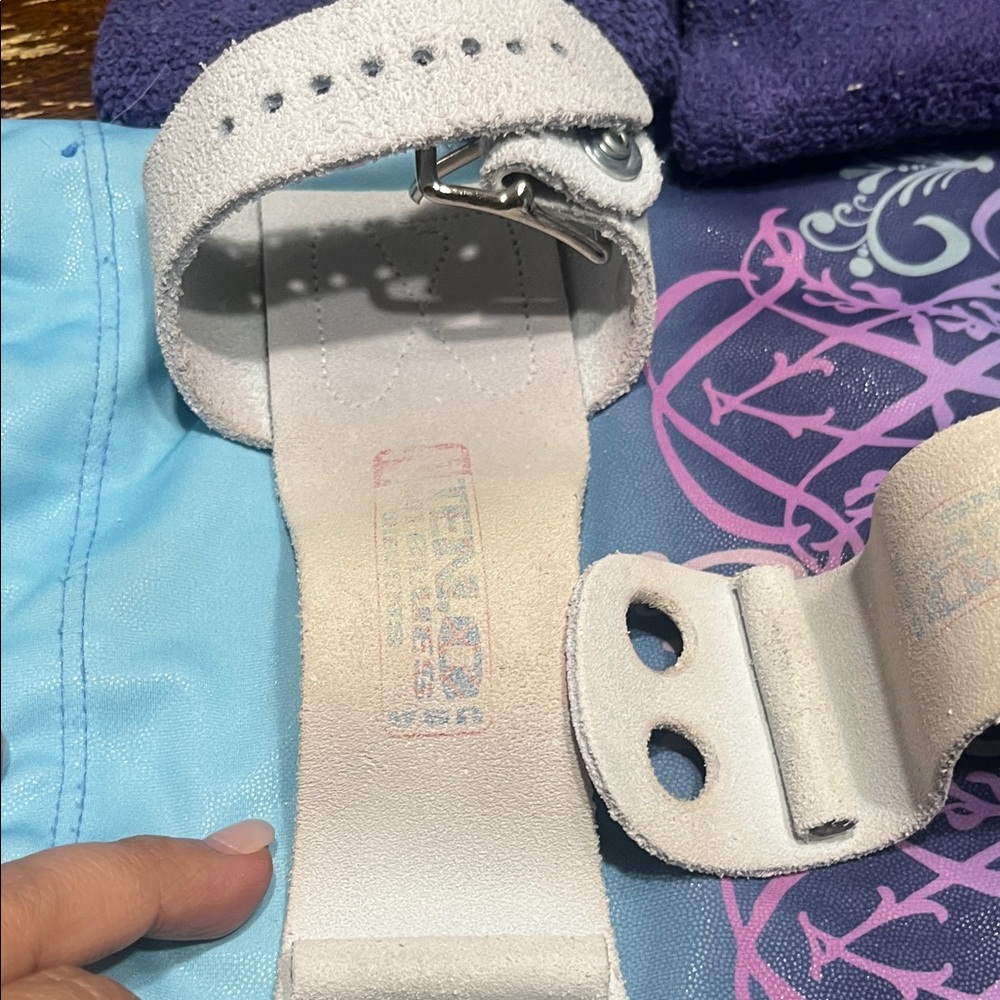 White Leather Women's Gloves